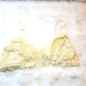 Honeydew Cream Lace Bralette, Size Medium